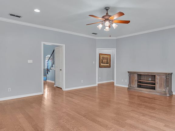 5th image of 105 Willow Brook Dr