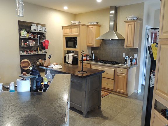 kitchen with SS appliances