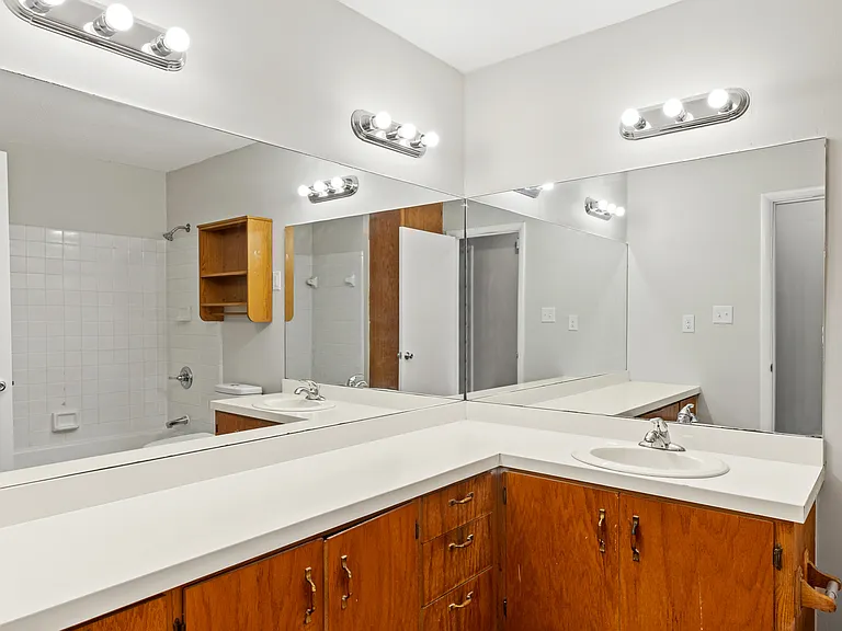 604 Hi Crest Dr — Photo 16
