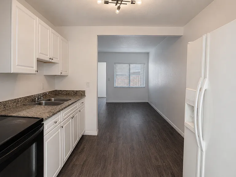 1600 Center St #B1 — Photo 6