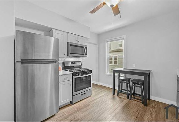 3rd image of 115 Harborview Ave #1