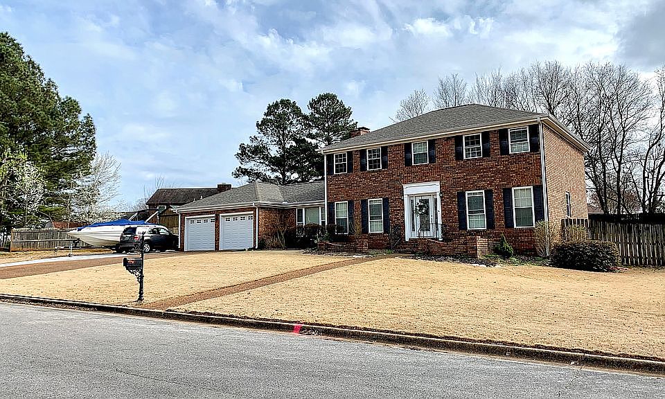 1st image of 205 Woodstock Dr