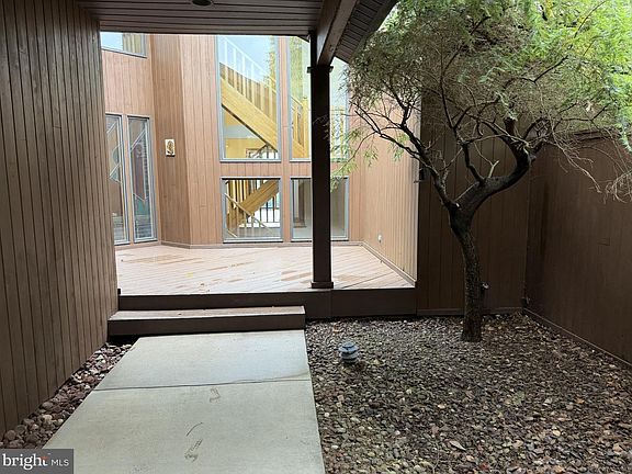 4th image of 2398 Shagbark Ct