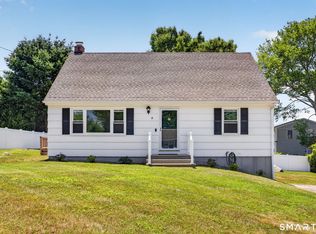 8 Pleasant Street, Stonington, CT 06355