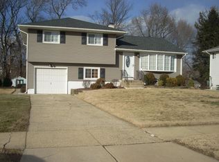 880 Estates Blvd, Hamilton, NJ 08690