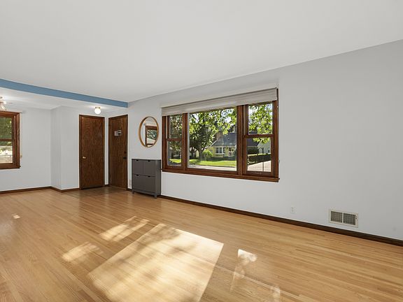 4th image of 10909 Abbott Ave S