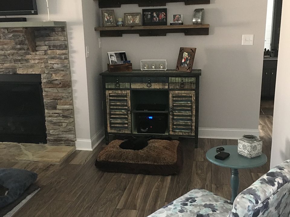 2nd image of 111 Oasis Dr