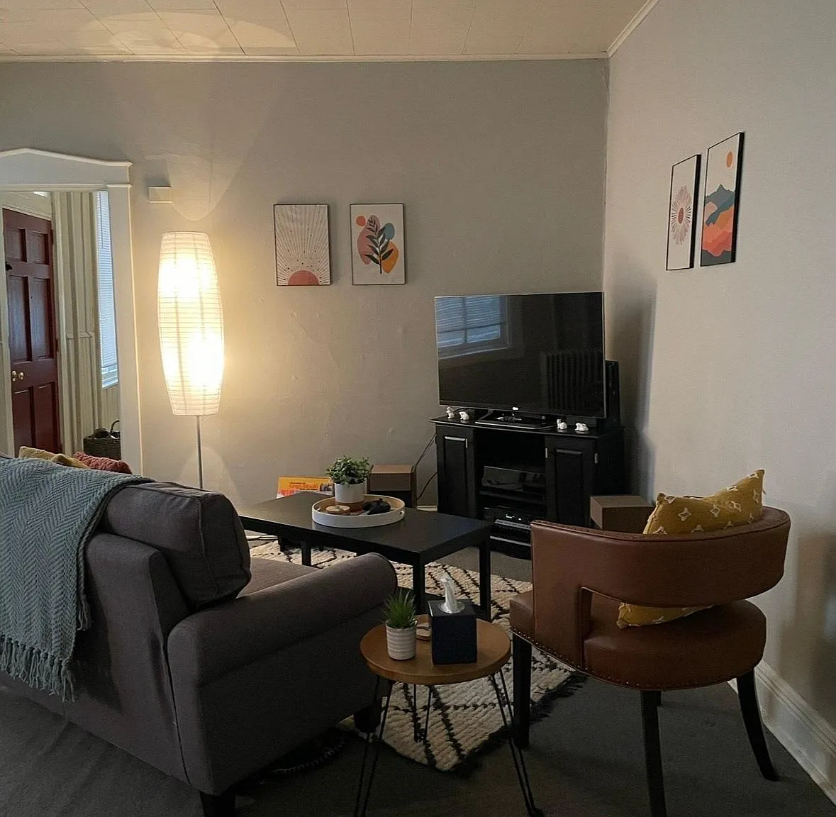 2 bed, 900 sqft, $1,350 — Photo 2