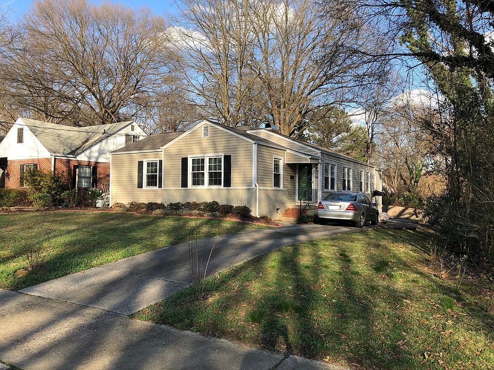 Quiet street, large front and back yards.