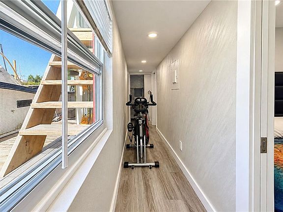 5th image of 2771 Knapp St