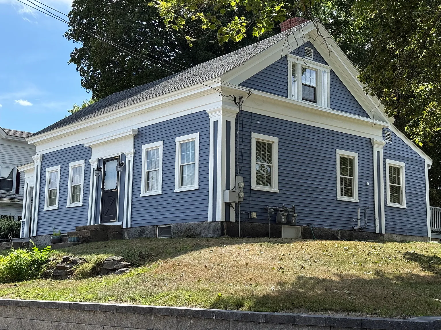 3 bed, 1.5 bath, 1400 sqft, $2,100 — Photo 1