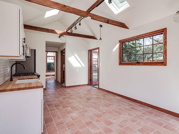 3rd image of 3141 Glenmanor Pl