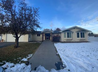 1052 Lakeshore Dr, Klamath Falls, OR 97601