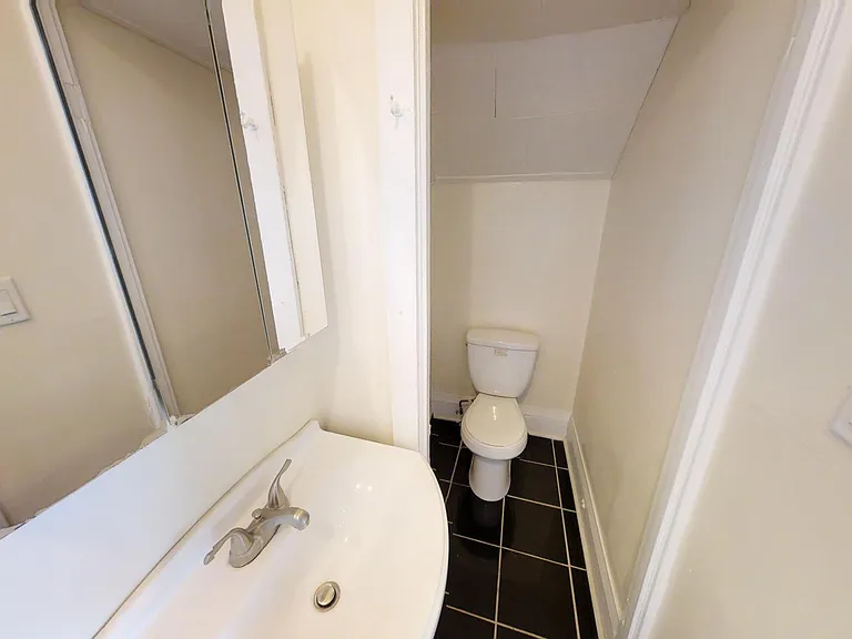 1420 E Genesee St — Photo 11