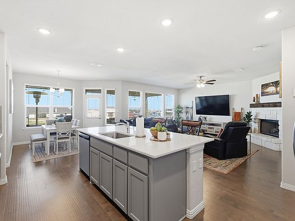 3rd image of 123 Croft Ct