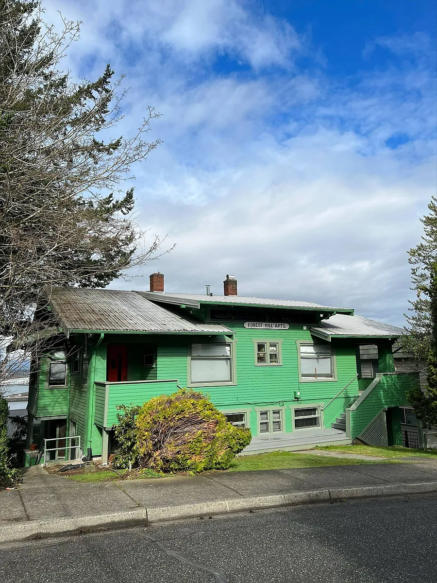Exterior - 701 N Forest St