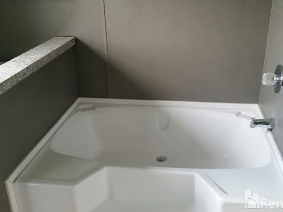 4th image of 255 Woodside Blvd