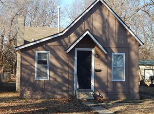 1709 Fuller St, Winfield, KS 67156