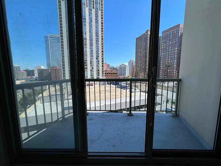 111 W Maple St #707 — Photo 4