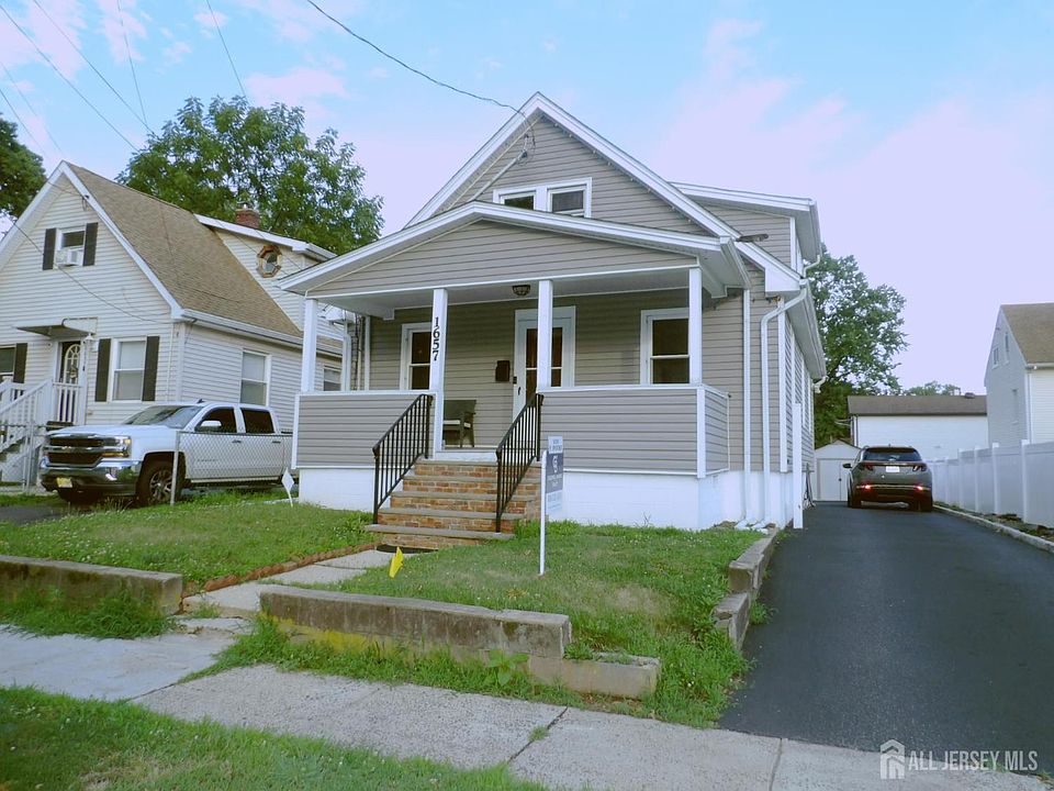 1st image of 1657 W 3rd St
