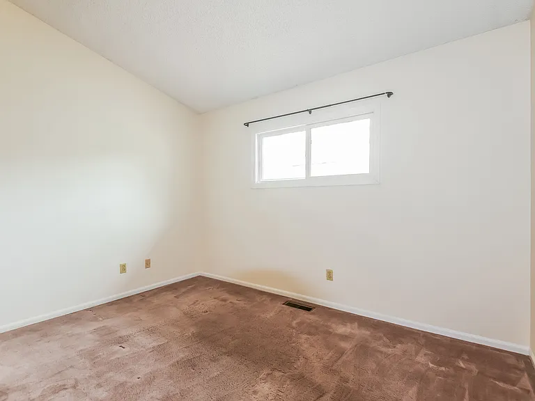 103 Deerlake Dr — Photo 10