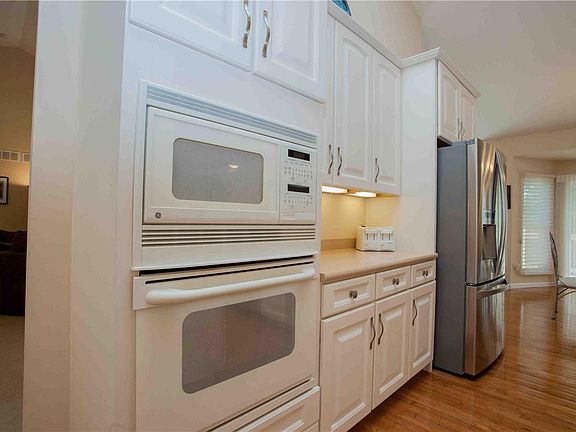 5th image of 410 Marine Terrace Dr