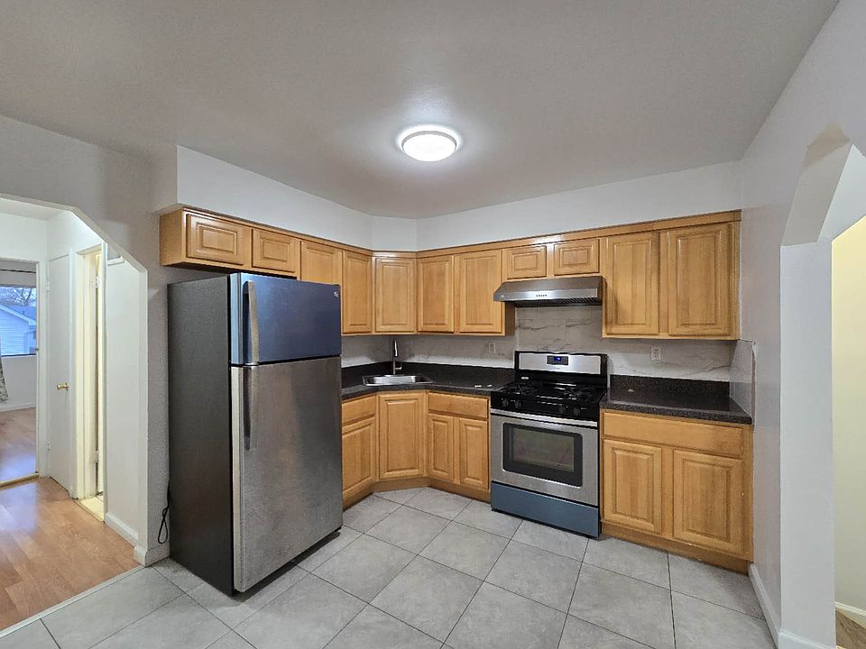 1st image of 20 Leona St Floor 2