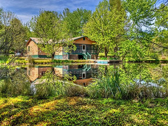 15th image of 111 Candlewood Ln