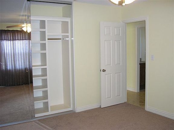 3rd image of 1006 E Orchard Ln