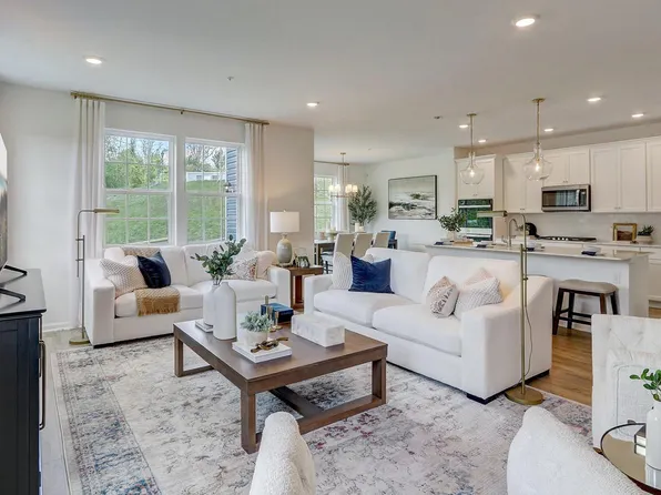 36 Rose Hill Way, Aston, PA 19017