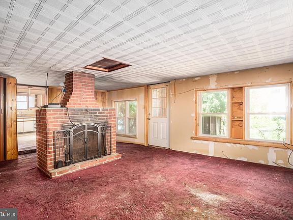 4th image of 12 Linwood St