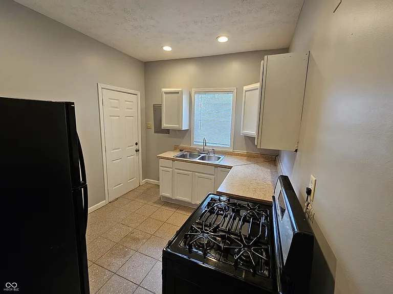 2143 Bellefontaine St — Photo 8