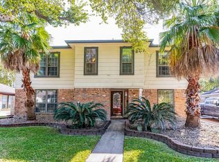 706 Whitecap Dr, Seabrook, TX 77586