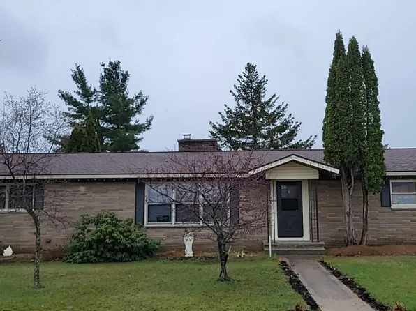133 W North St, Gaylord, MI 49735