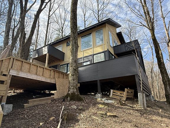 3rd image of 3174 Gap Rd