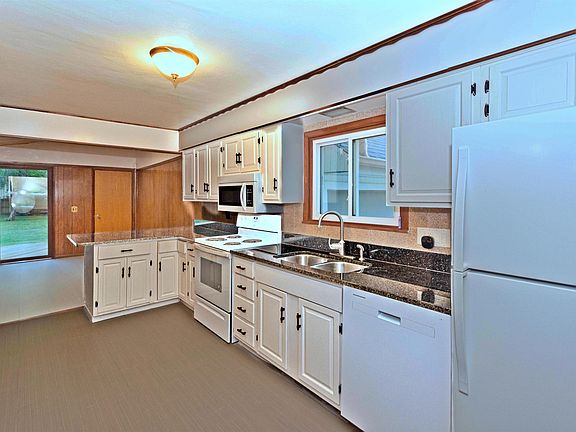 3rd image of 3923 Pioneer Dr