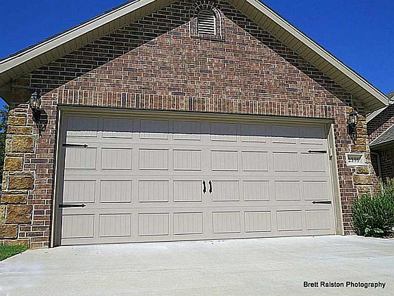 3rd image of 2395 N Majestic Dr