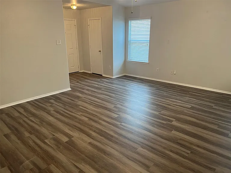 1907 Cold River Dr — Photo 3