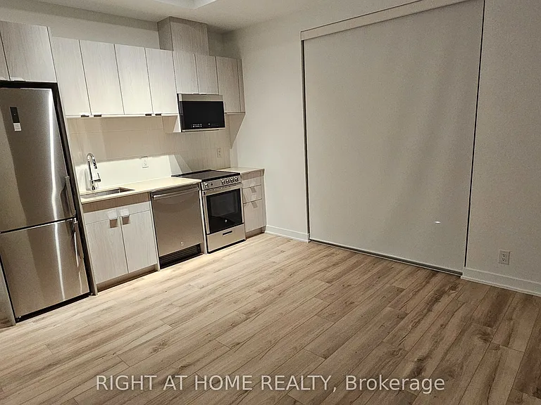 1660 Bloor St W #418 — Photo 15