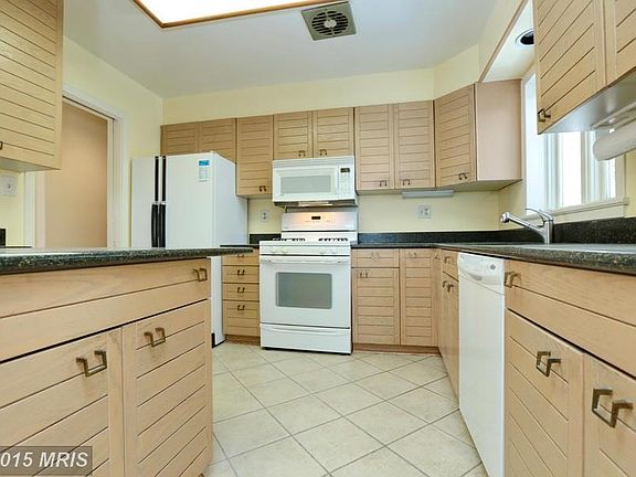 3rd image of 5027 Cathedral Ave NW