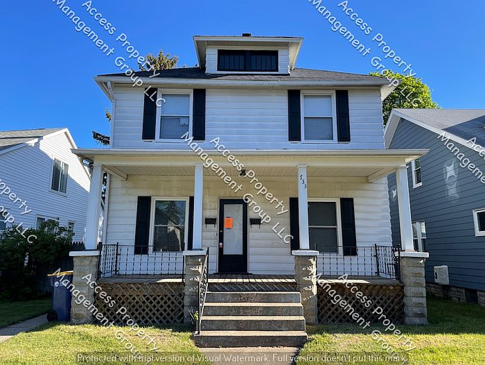 1st image of 733 Crescent St NE #1