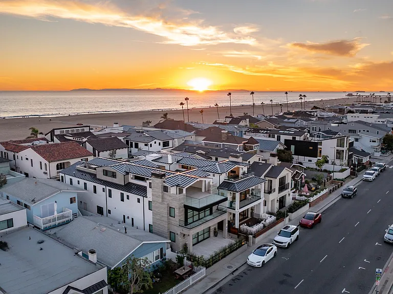 1025 W Balboa Blvd — Photo 46