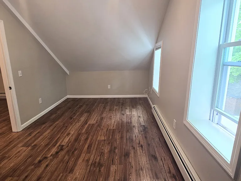 15-17 Central St #4 — Photo 15
