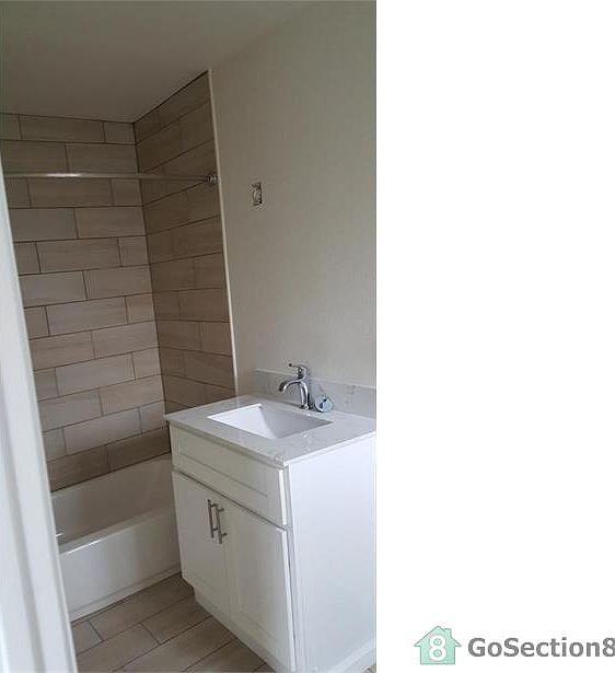 2nd image of 175 W 66th St