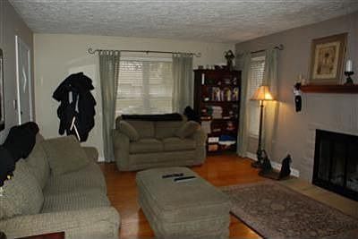 3rd image of 3737 California Ave