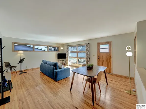 5837 Randolph St, Lincoln, NE 68510