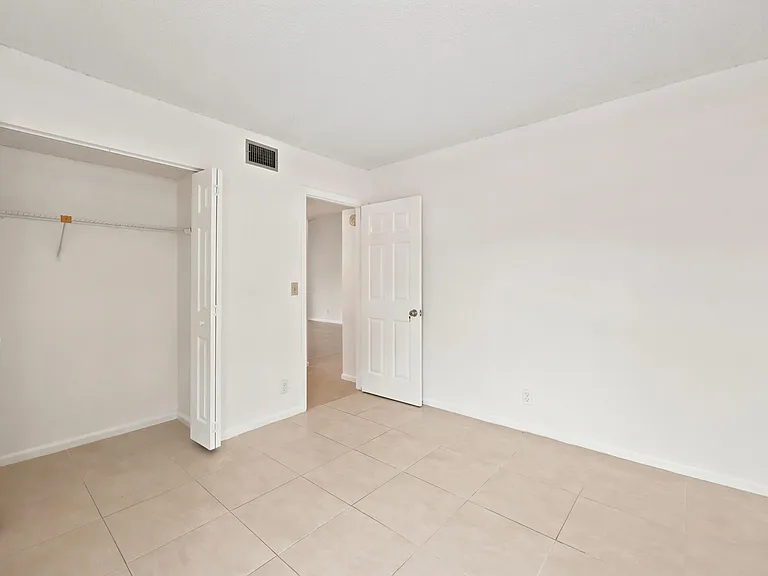 2600 Greenwood Ter #G201 — Photo 19