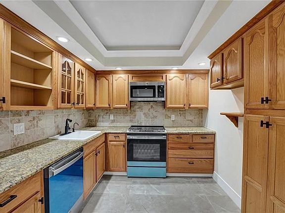 2nd image of 3900 Oaks Clubhouse Dr APT 107