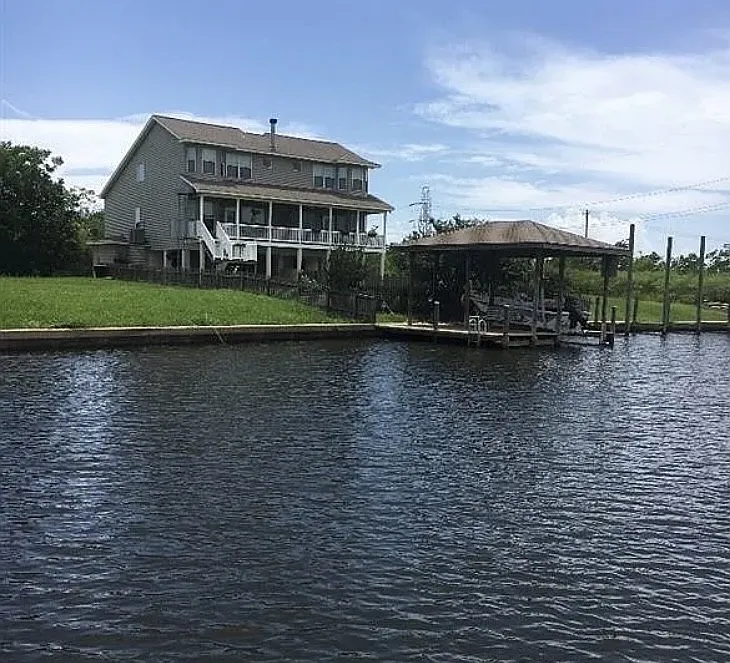 3 bed, 2.5 bath, 1654 sqft, $2,400 — Photo 3