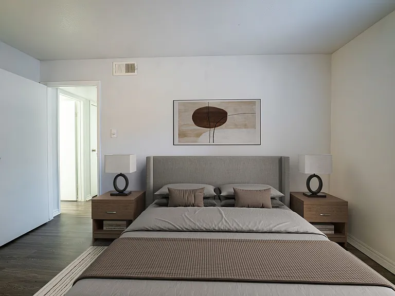 Chesapeake Apartments — Photo 12